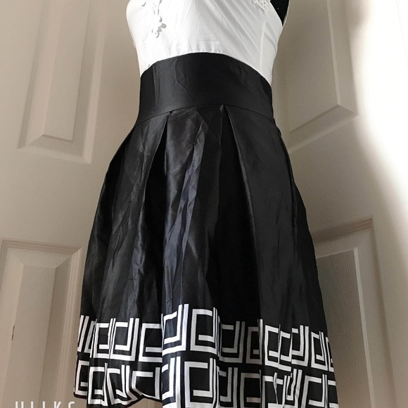 Woman's dress - Picture 8 of 8